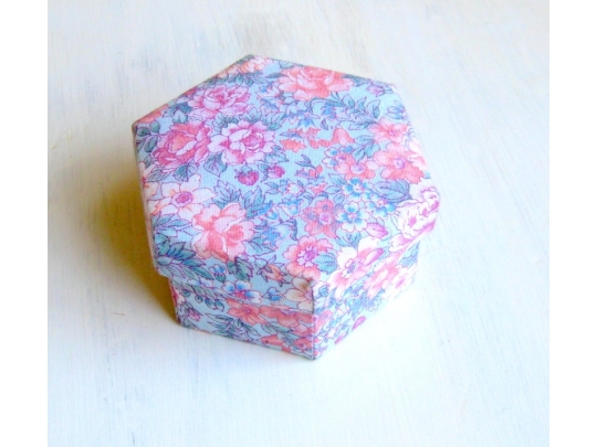 Fabric covered box, lidded img_2127.jpg