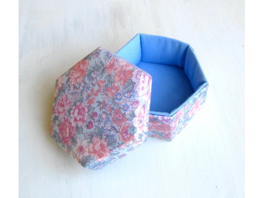 Fabric covered box, lidded img_2129.jpg