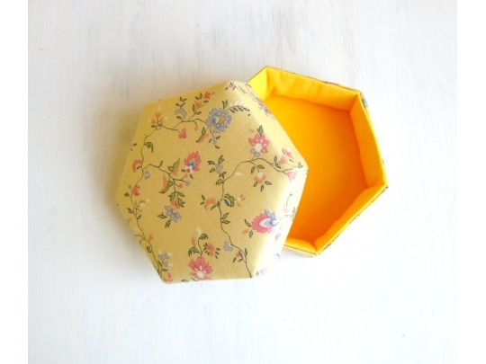 Jewelry box, fabric covered, lidded img_2136.jpg