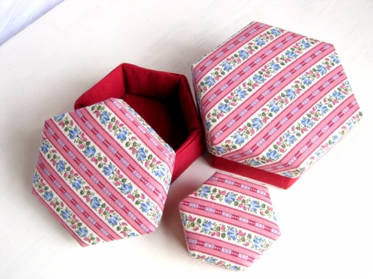 Gift box, fabric covered, lidded img_2228.jpg