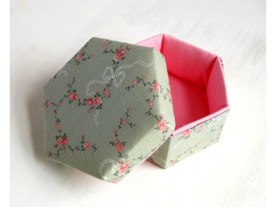 Jewelry box, fabric covered, lidded img_2244.jpg