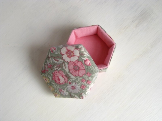 Jewelry box, fabric covered, lidded img_2261.jpg