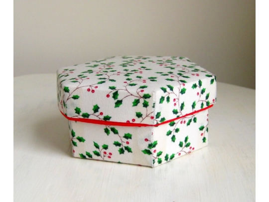 Gift box, fabric covered, lidded img_2561.jpg