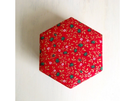 Christmas gift box, fabric covered, lidded img_2567.jpg