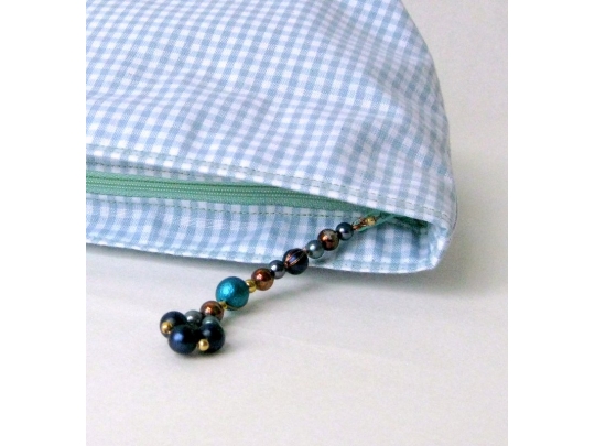 Pouch with zipper, beaded img_3852.jpg