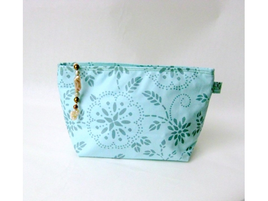 Pouch with zipper, beaded img_3879.jpg