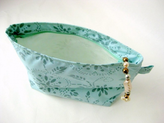 Pouch with zipper, beaded img_3891.jpg