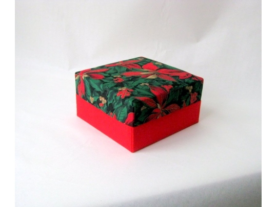 Christmas gift box, fabric covered, lidded img_4080.jpg
