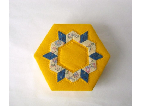 Quilted jewelry box, fabric covered, lidded img_4855.jpg