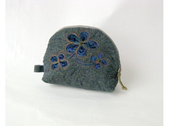 Quilted pouch, velvet flower applique img_4907.jpg